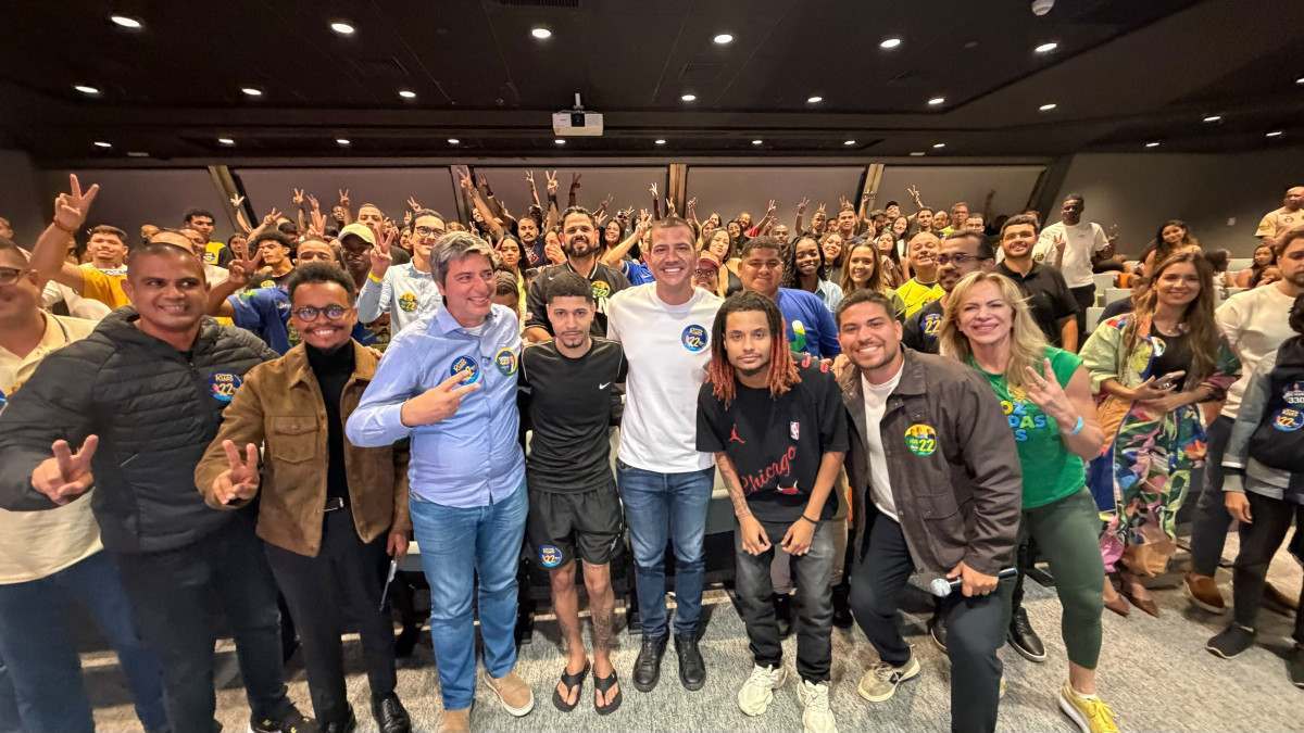 Candidato tamb&eacute;m anuncia projeto a jovens