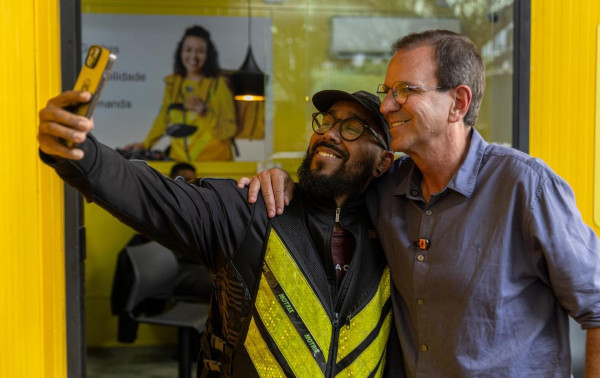Paes far&aacute; programas a ciclistas e motociclistas de aplicativos no territ&oacute;rio fluminense 