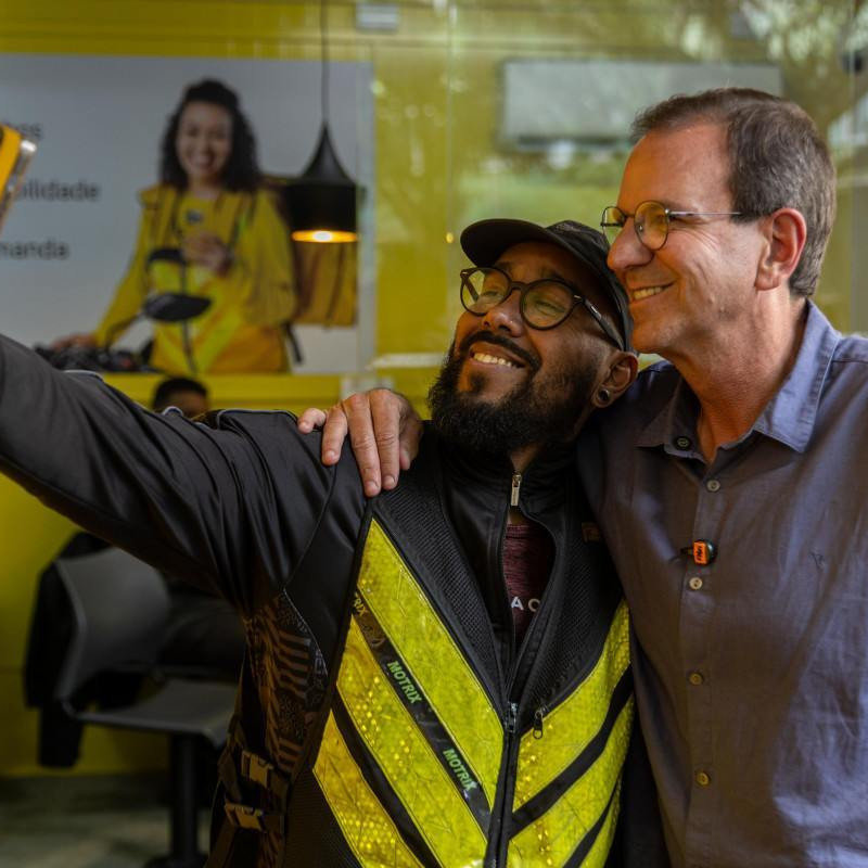 Paes far&aacute; programas a ciclistas e motociclistas de aplicativos no territ&oacute;rio fluminense