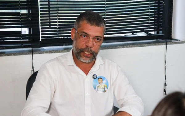 Jari Oliveira busca novo mandato com foco em di&aacute;logo