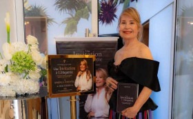 Angela Pimentel lan&ccedil;a livro em Paris