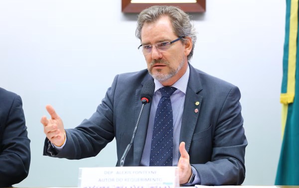 Alexis Fonteyne critica Lula por fala sobre "dedada" em mulheres