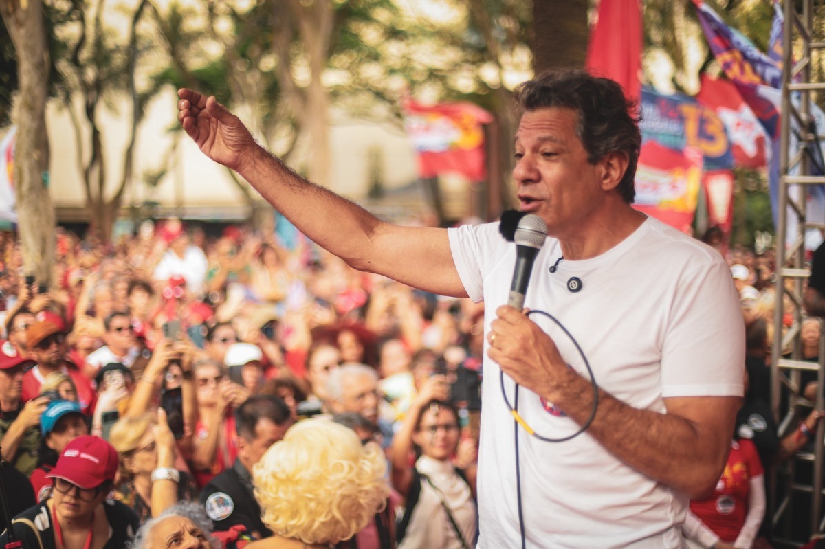 E manda retirar propaganda de Haddad