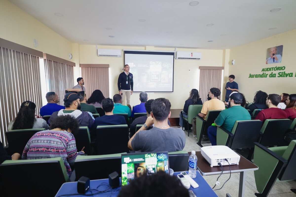Comitiva de Rio das Ostras e estudantes da UERJ conhecem programa urbano de Saquarema