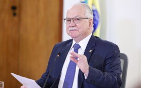 Fachin nega pedido de Fl&aacute;vio para afastar Dino de processos ligados a Lula