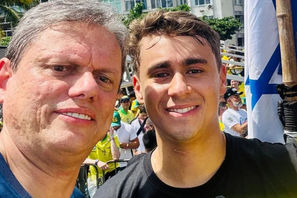 Entrada de Nikolas e Tarc&iacute;sio eleva otimismo na campanha de Fl&aacute;vio Bolsonaro