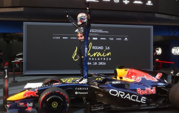 Max Verstappen vence o GP do Bahrein, em prova ca&oacute;tica