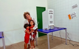 Tal&iacute;ria Petrone &eacute; reeleita para Bras&iacute;lia com mais de 122 mil votos