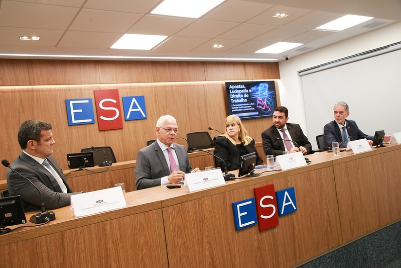 Ministro do TST debate ludopatia e as rela&ccedil;&otilde;es de trabalho na OAB-RJ