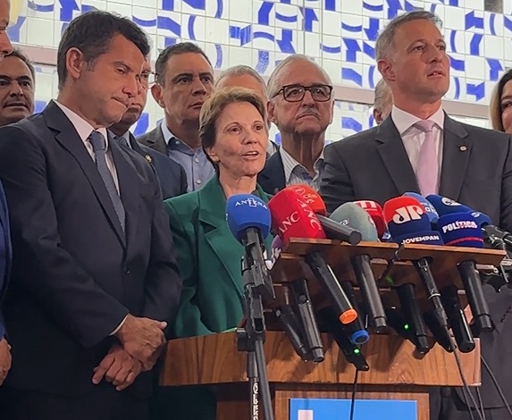 Na largada do segundo turno, Fl&aacute;vio Bolsonaro re&uacute;ne apoios e avan&ccedil;a sobre o Centr&atilde;o