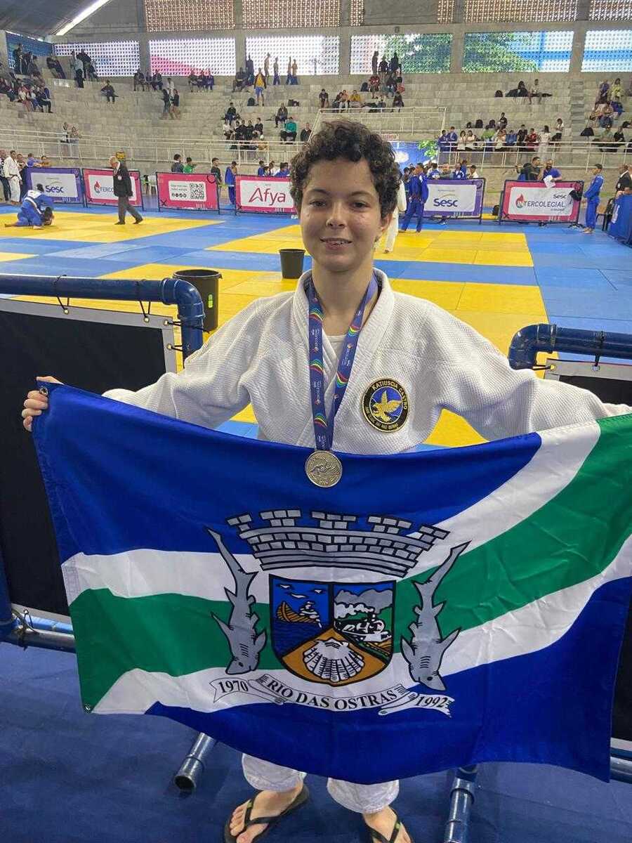 Judoca de Rio das Ostras leva
t&iacute;tulo em competi&ccedil;&atilde;o estudantil