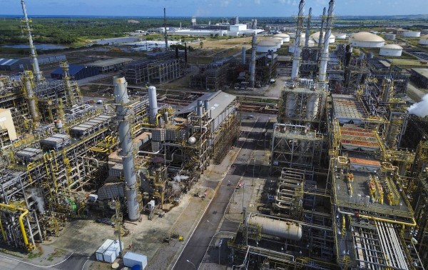 Previs&atilde;o de super&aacute;vit comercial cai para US$ 84,4 bi