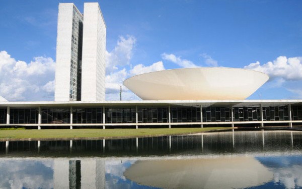 C&acirc;mara dos Deputados abre concurso com sal&aacute;rio de R$ 32 mil