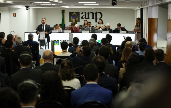 Maior leil&atilde;o do pr&eacute;-sal termina com sete blocos arrematados