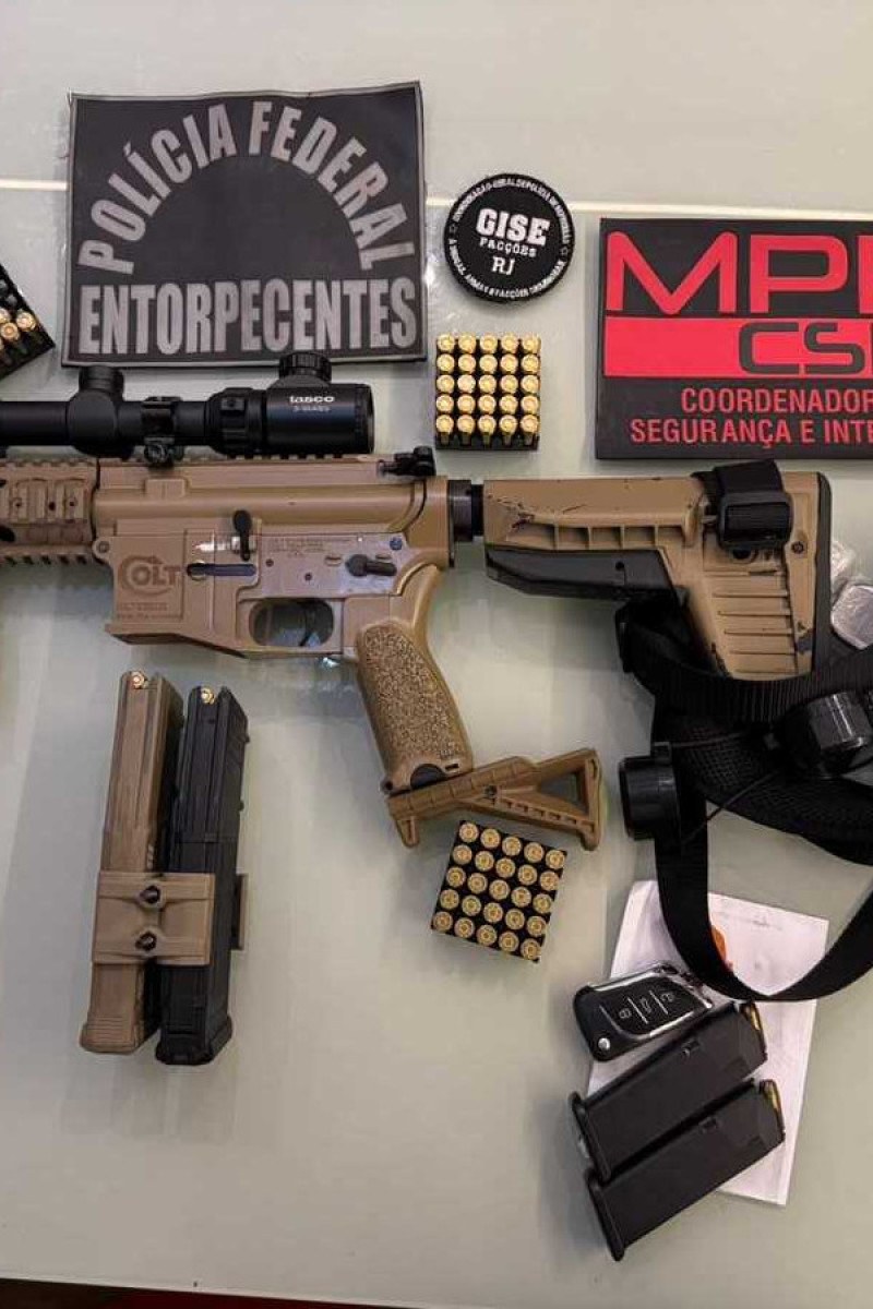 Fuzil apreendido durante operação contra policiais e ex-PMs que vazavam informações e vendiam armas para Peixão