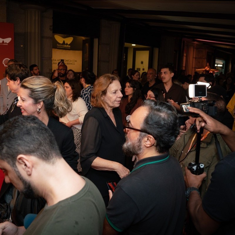 O ator José Loreto surpreendeu o elenco na pré-estreia do filme
