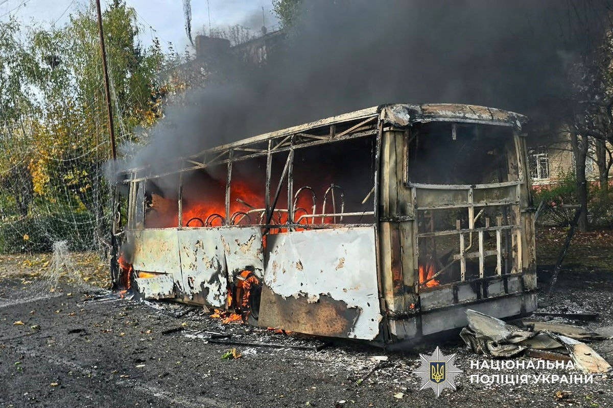 Ataque a&eacute;reo russo contra &ocirc;nibus mata 33 na Ucr&acirc;nia
