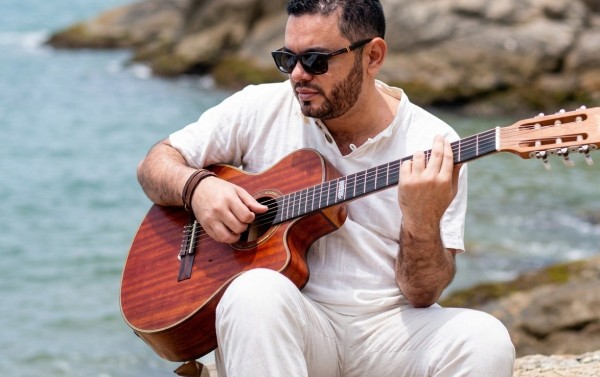 Felipe Reis canta Paulo C&eacute;sar Feital