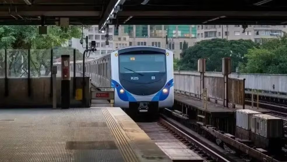 Metr&ocirc; de SP tem falhas nas linhas Azul, Vermelha e Lil&aacute;s