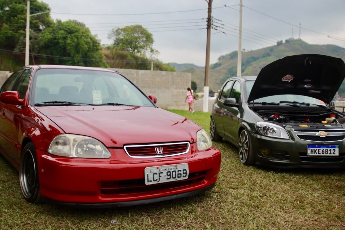 1&ordm; encontro de carros antigos re&uacute;ne cl&aacute;ssicos de v&aacute;rias cidades