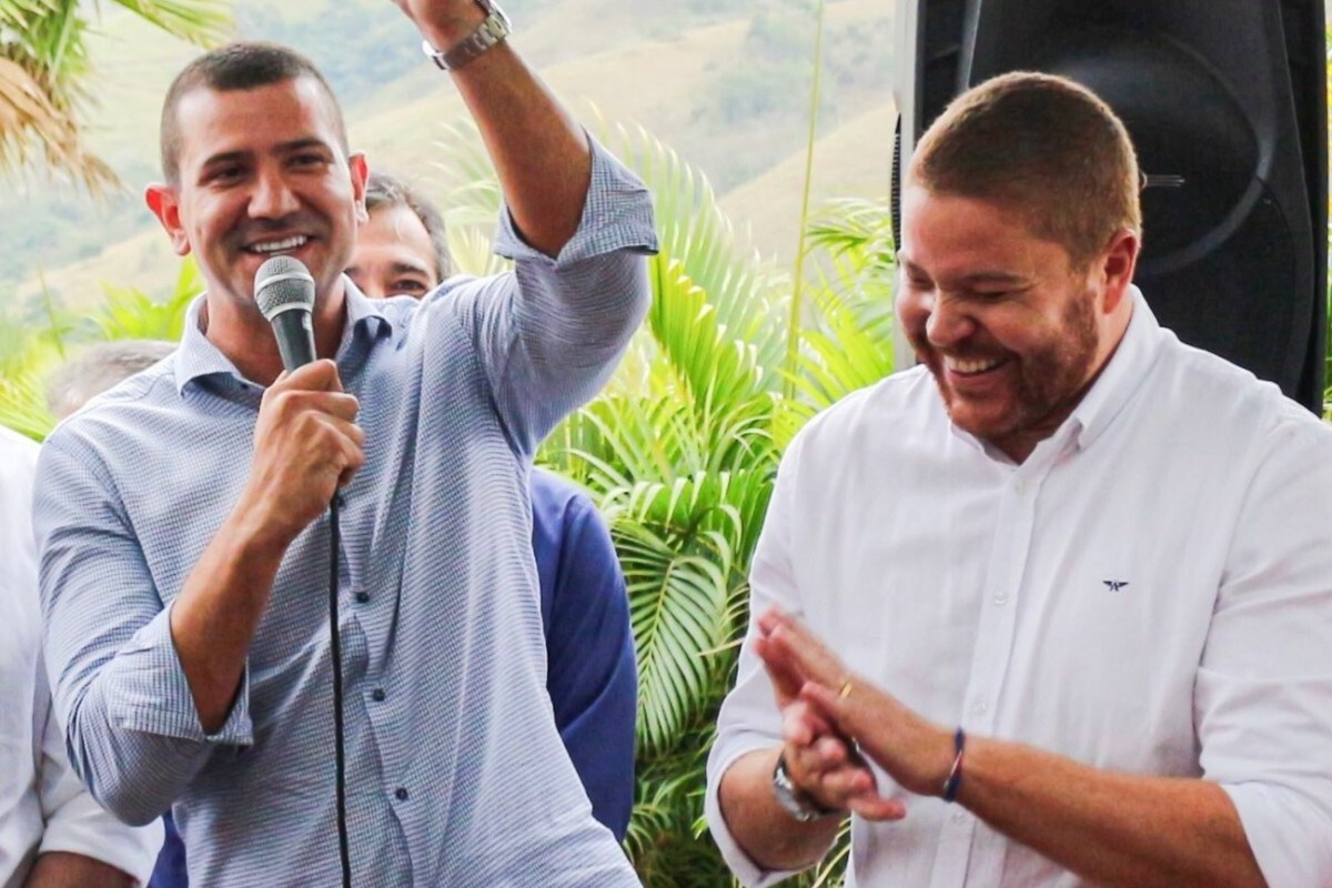 Canelinha parabeniza Douglas Ruas pela vit&oacute;ria