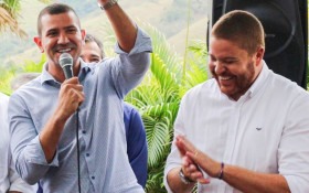 Canelinha parabeniza Douglas Ruas pela vit&oacute;ria