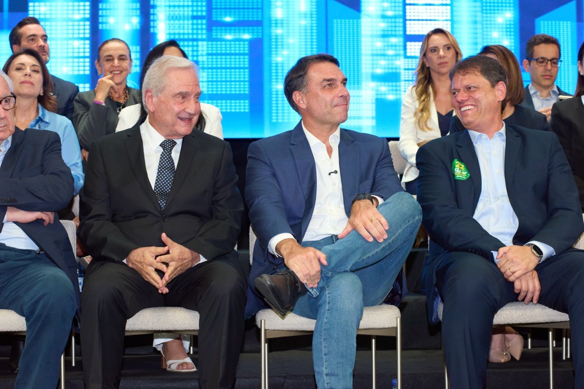 Setor produtivo se re&uacute;ne com Fl&aacute;vio Bolsonaro em S&atilde;o Paulo