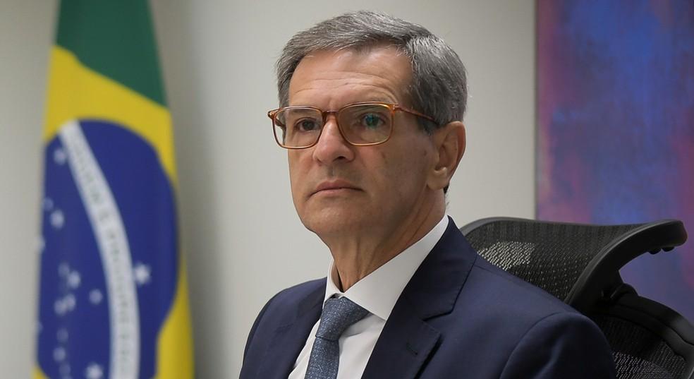 TSE manda retirar 17 publica&ccedil;&otilde;es contra Fl&aacute;vio Bolsonaro e exige dados da Meta
