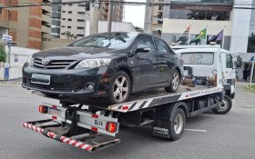 Fiscaliza&ccedil;&atilde;o de Barueri retira ve&iacute;culos de circula&ccedil;&atilde;o por irregularidades