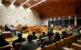 STF adia mais uma vez julgamento do piso nacional dos professores