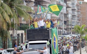 RJ: Fl&aacute;vio Bolsonaro faz carreatas na Regi&atilde;o dos Lagos com Douglas