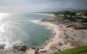 Saquarema conquista quarta Bandeira Azul com certifica&ccedil;&atilde;o da Praia de Gravat&aacute;