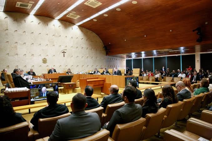 STF adia mais uma vez julgamento do piso nacional dos professores