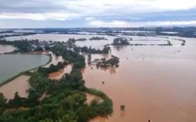 Rio Uruguai supera dez metros com alerta no RS