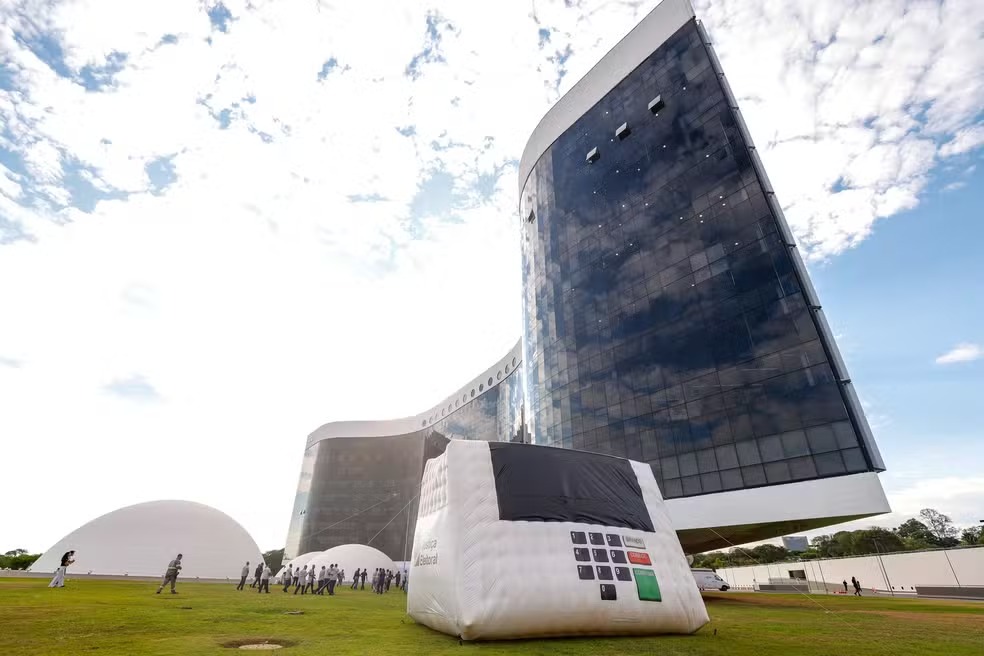 TSE derruba prazo de 48 horas para canais digitais de campanhas