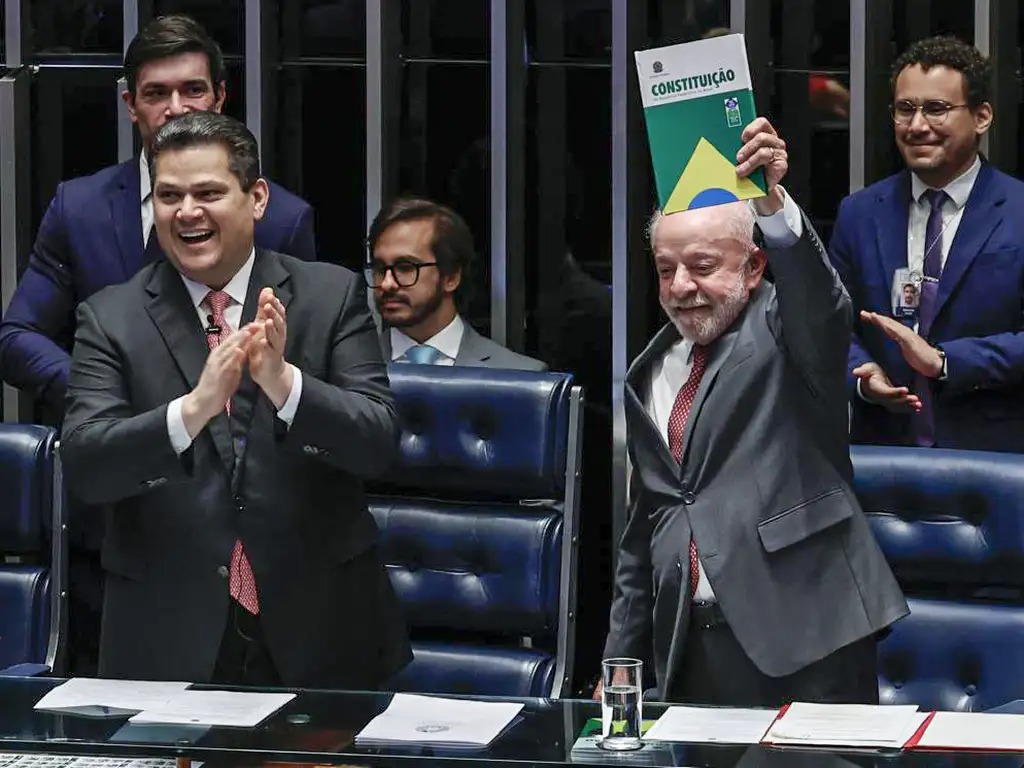 Congresso promulga fim da escala 6x1 com presen&ccedil;a de Lula e nova jornada come&ccedil;a em dezembro