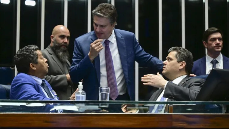 Maioridade penal &eacute; vacina de Fl&aacute;vio contra fim da 6x1