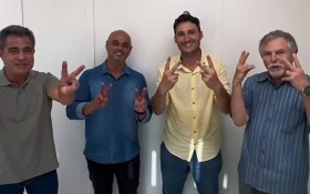 Apoio de Dico a Fl&aacute;vio Bolsonaro exp&otilde;e reviravolta no cen&aacute;rio