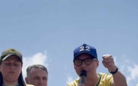 Douglas Ruas e Johnny Maycon realizam carreata em Nova Friburgo