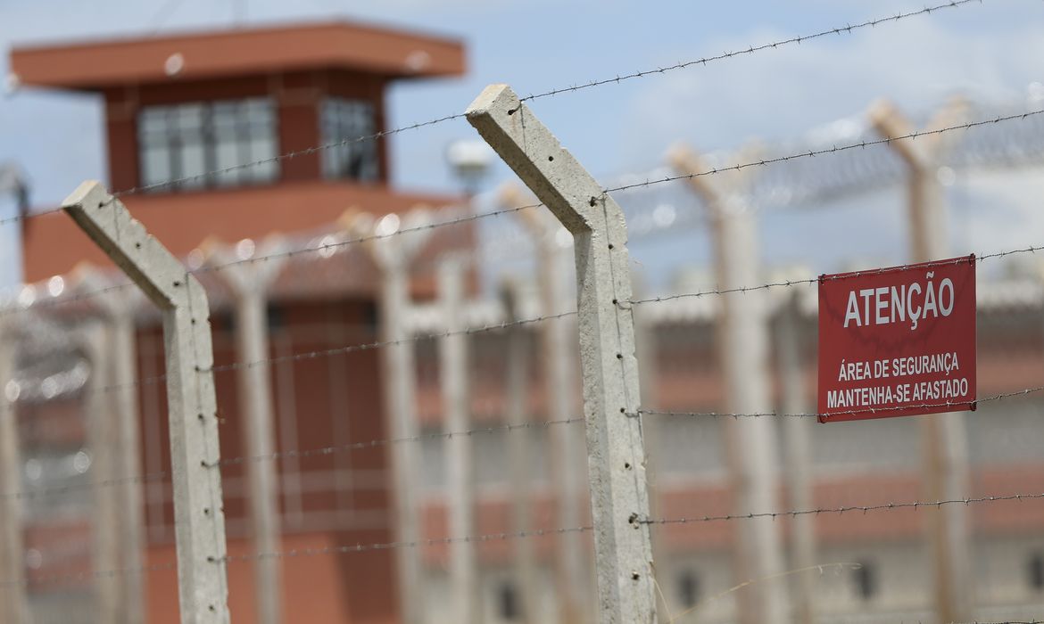 STF barra tempor&aacute;rios na pol&iacute;cia penal de Goi&aacute;s