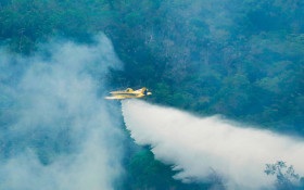 Combate ao fogo no Amazonas soma 390 horas de voo a&eacute;reo