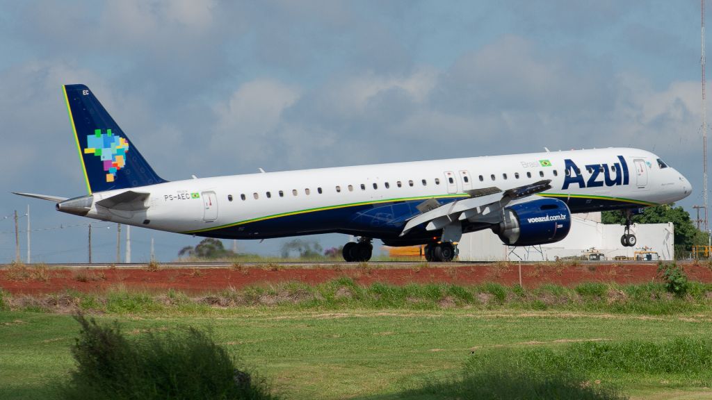Avi&atilde;o que saiu do Gale&atilde;o para Curitiba sofre pane e retorna ao Rio