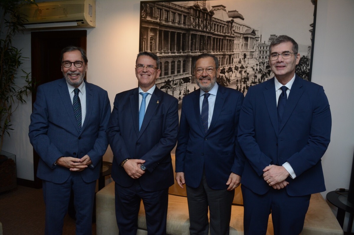 Merval Pereira, presidente da ABL; o desembargador Claudio de Mello Tavares; Paulo Niemeyer Filho, tesoureiro da ABL; e o juiz auxiliar Marcello Rubioli