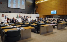 PEC prev&ecirc; regulariza&ccedil;&atilde;o de im&oacute;veis p&uacute;blicos mediante doa&ccedil;&atilde;o a igrejas em SP