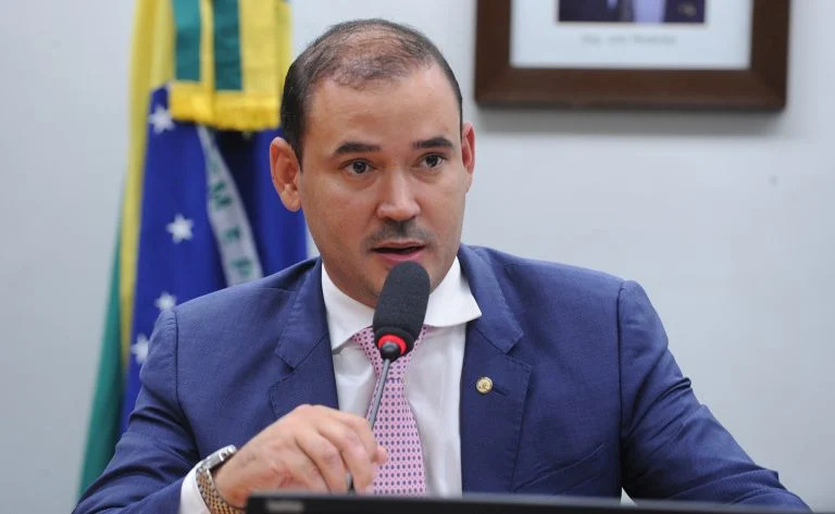 TO: Vicentinho J&uacute;nior &eacute; eleito governador