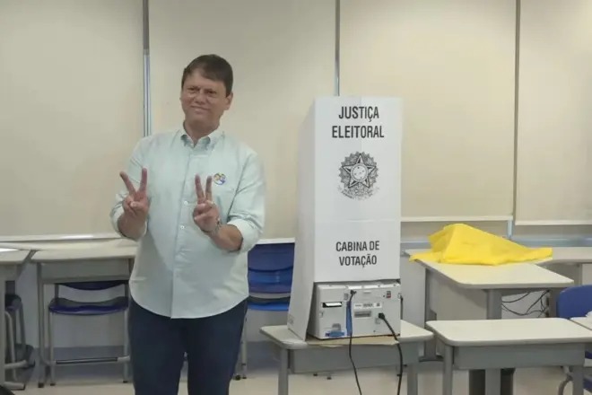 Tarc&iacute;sio critica governo Lula e promete ajudar Fl&aacute;vio Bolsonaro a governar: "A mudan&ccedil;a vai chegar"