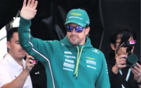 Fernando Alonso alfineta Alex Albon