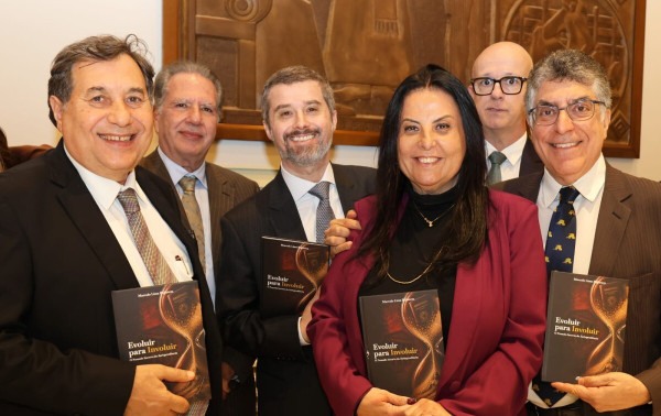 Grandes nomes do Judici&aacute;rio prestigiam lan&ccedil;amento de livro de Marcelo Lima Buhatem