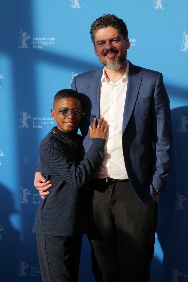 Allan Deberton e Yuri Gomes na Berlinale, de onde Feito Pipa saiu com o Urso de Cristal