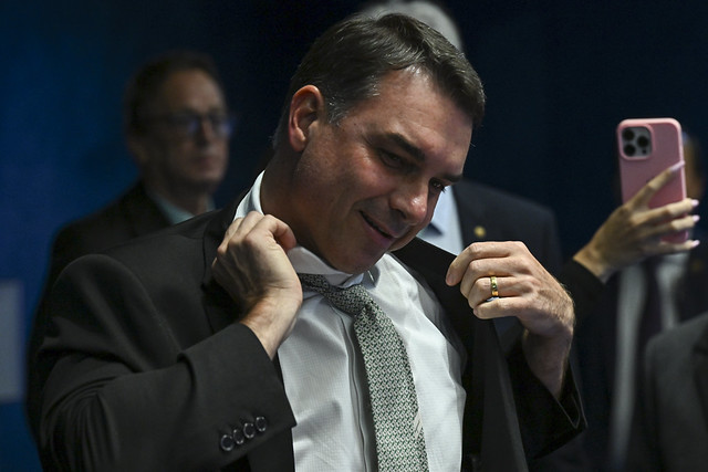 Moraes daria a Fl&aacute;vio um julgamento justo?